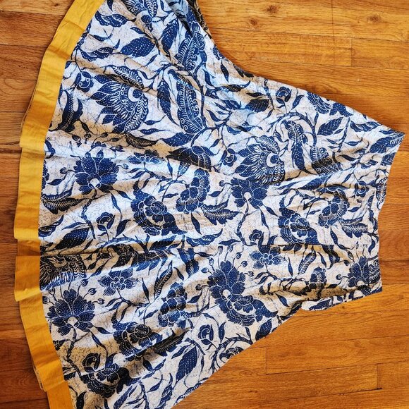Old Navy Blue and White Floral Cotton Skirt with Yellow Trim Size Small - Picture 8 of 10